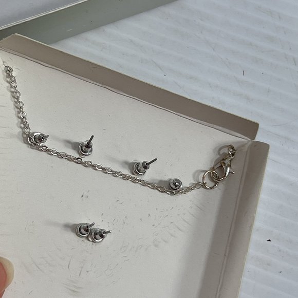 Genuine Crystal 8" Necklace Pendant 3 Earring Silver Tone Set Boxed New - Picture 7 of 9